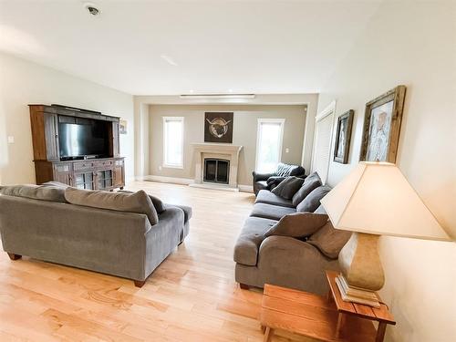 445066 Rng Rd 44, Rural Wainwright No. 61, M.D. Of, AB - Indoor Photo Showing Living Room With Fireplace