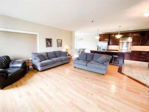 445066 Rng Rd 44, Rural Wainwright No. 61, M.D. Of, AB - Indoor Photo Showing Living Room