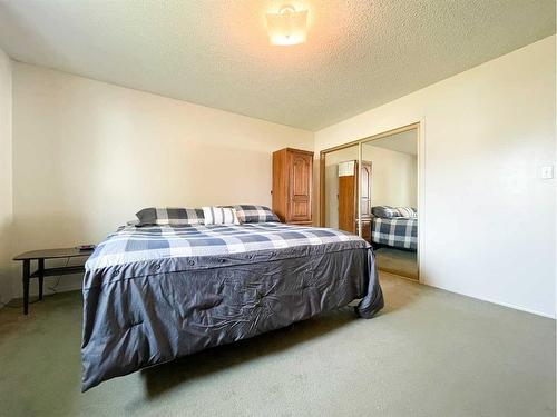 4900 2Nd Avenue North, Chauvin, AB - Indoor Photo Showing Bedroom