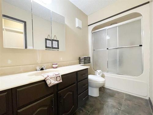 4900 2Nd Avenue North, Chauvin, AB - Indoor Photo Showing Bathroom