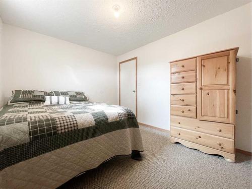 4900 2Nd Avenue North, Chauvin, AB - Indoor Photo Showing Bedroom