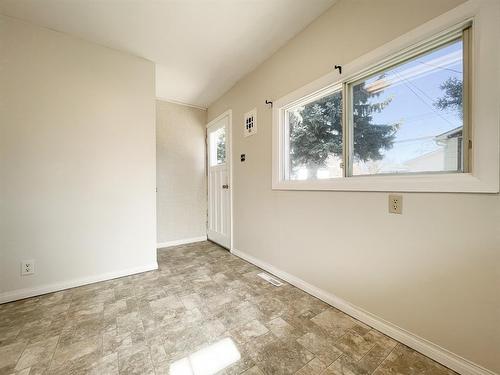 722 5 Avenue, Wainwright, AB - Indoor Photo Showing Other Room