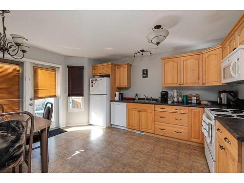 107-4727 20 Street, Lloydminster, SK - Indoor Photo Showing Kitchen