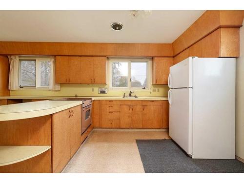 5606 50 Street, Lloydminster, AB - Indoor Photo Showing Kitchen