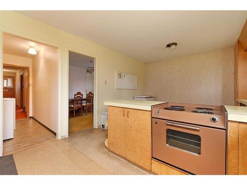 5606 50 Street, Lloydminster, AB - Indoor Photo Showing Kitchen