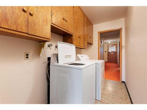 5606 50 Street, Lloydminster, AB - Indoor Photo Showing Laundry Room