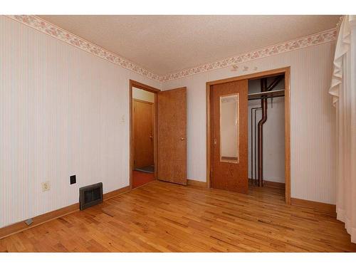 5606 50 Street, Lloydminster, AB - Indoor Photo Showing Other Room