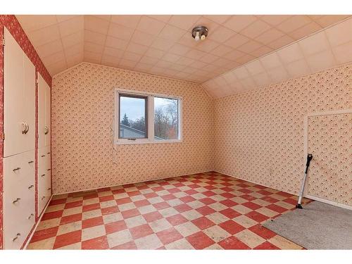 5606 50 Street, Lloydminster, AB - Indoor Photo Showing Other Room