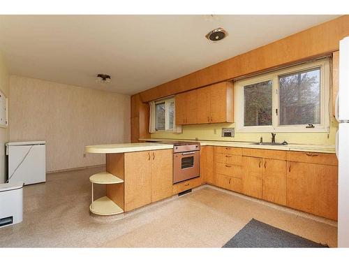 5606 50 Street, Lloydminster, AB - Indoor Photo Showing Kitchen