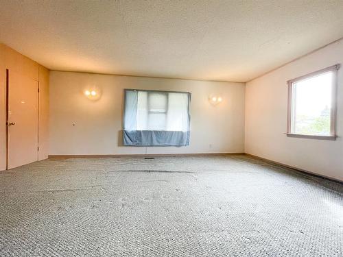 1037 8 Avenue, Wainwright, AB - Indoor Photo Showing Other Room