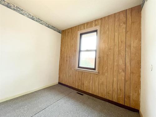 1037 8 Avenue, Wainwright, AB - Indoor Photo Showing Other Room