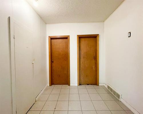 1037 8 Avenue, Wainwright, AB - Indoor Photo Showing Other Room