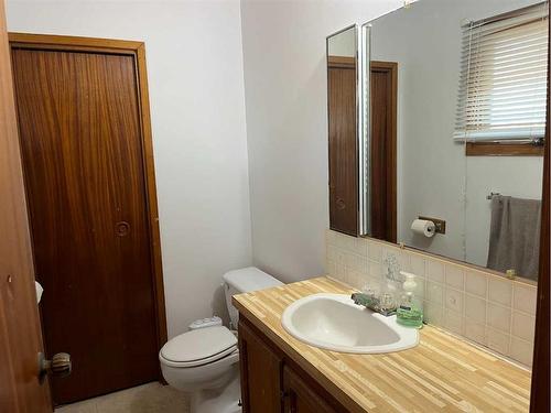 19 3 Avenue West, Marshall, SK - Indoor Photo Showing Bathroom