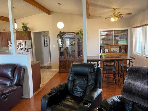 19 3 Avenue West, Marshall, SK - Indoor Photo Showing Living Room