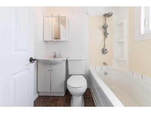 211 2 Avenue North, Marwayne, AB - Indoor Photo Showing Bathroom