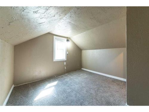 211 2 Avenue North, Marwayne, AB - Indoor Photo Showing Other Room