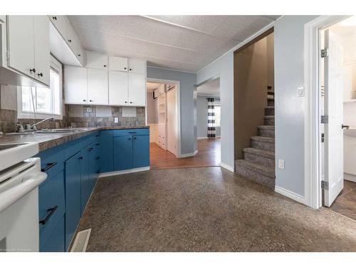 211 2 Avenue North, Marwayne, AB - Indoor Photo Showing Kitchen