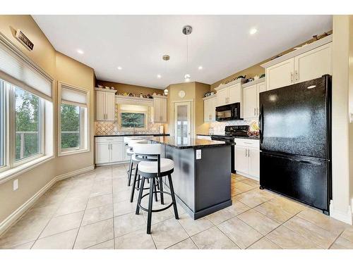 1620 53A Avenue Close, Lloydminster, AB - Indoor Photo Showing Kitchen With Upgraded Kitchen