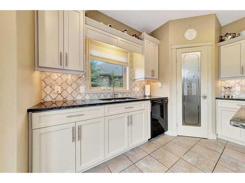 1620 53A Avenue Close, Lloydminster, AB - Indoor Photo Showing Kitchen