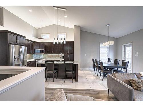 2015 63 Avenue, Lloydminster, AB - Indoor Photo Showing Living Room