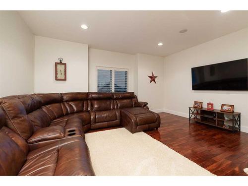 1605 53A Avenue Close, Lloydminster, AB - Indoor Photo Showing Living Room