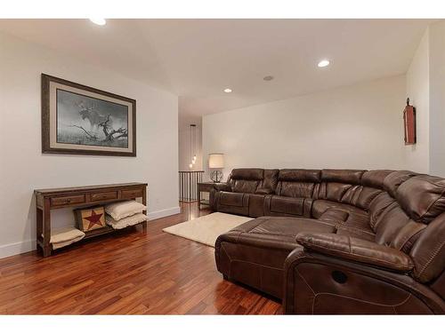 1605 53A Avenue Close, Lloydminster, AB - Indoor Photo Showing Living Room