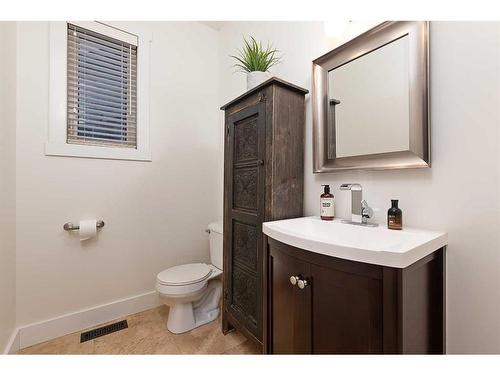 1605 53A Avenue Close, Lloydminster, AB - Indoor Photo Showing Bathroom