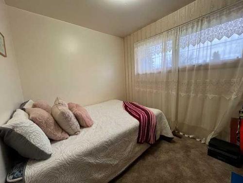 5132 51 Avenue, Irma, AB - Indoor Photo Showing Bedroom