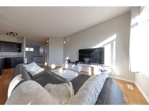 5304 51 Street, Blackfoot, AB - Indoor Photo Showing Living Room