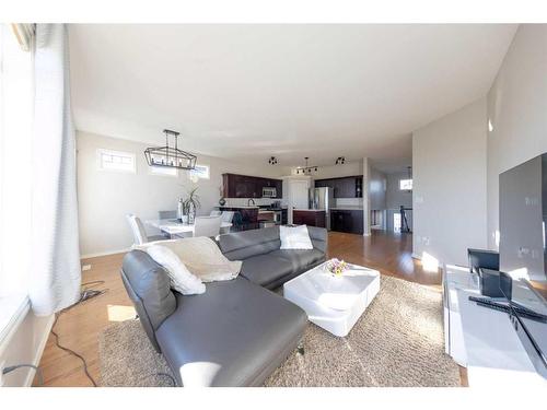 5304 51 Street, Blackfoot, AB - Indoor Photo Showing Living Room