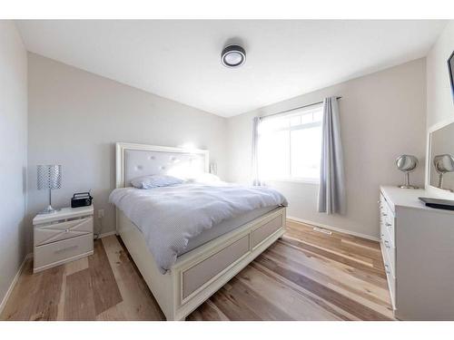 5304 51 Street, Blackfoot, AB - Indoor Photo Showing Bedroom