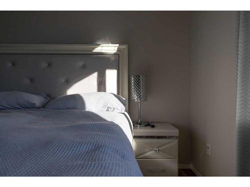 5304 51 Street, Blackfoot, AB - Indoor Photo Showing Bedroom