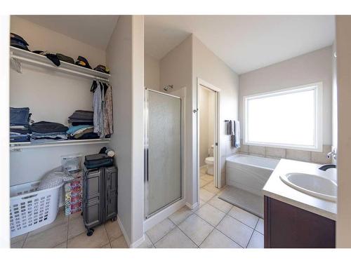 5304 51 Street, Blackfoot, AB - Indoor Photo Showing Bathroom