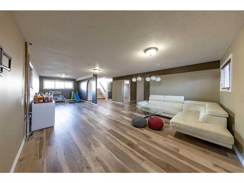 5304 51 Street, Blackfoot, AB - Indoor