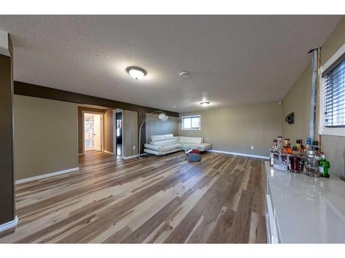 5304 51 Street, Blackfoot, AB - Indoor