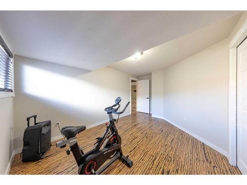 5304 51 Street, Blackfoot, AB - Indoor Photo Showing Gym Room