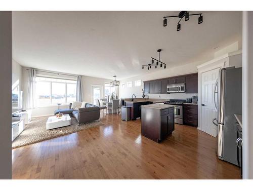 5304 51 Street, Blackfoot, AB - Indoor Photo Showing Kitchen With Stainless Steel Kitchen