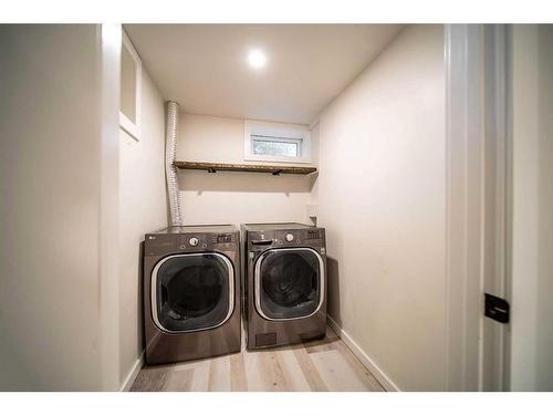 4604 49 Avenue, Czar, AB - Indoor Photo Showing Laundry Room