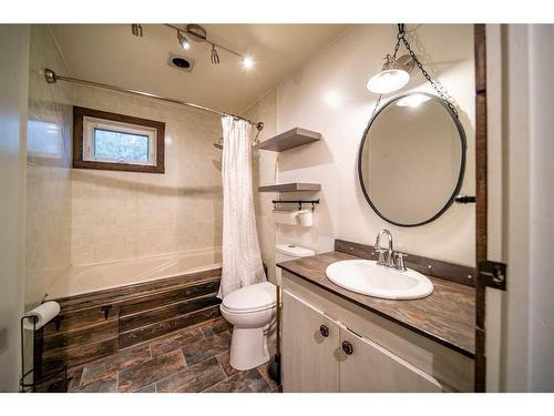 4604 49 Avenue, Czar, AB - Indoor Photo Showing Bathroom