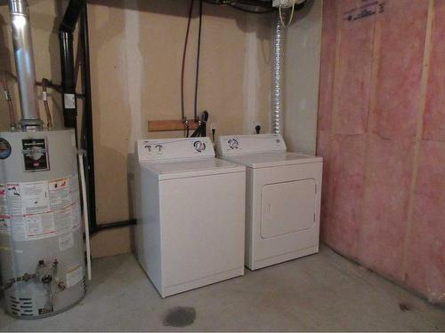 24-4729 18 Street, Lloydminster, SK - Indoor Photo Showing Laundry Room