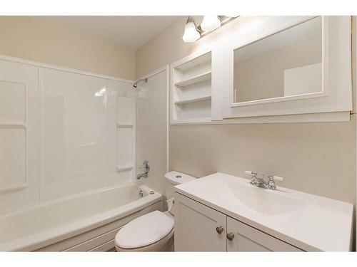 4629 45 Street, Lloydminster, SK - Indoor Photo Showing Bathroom