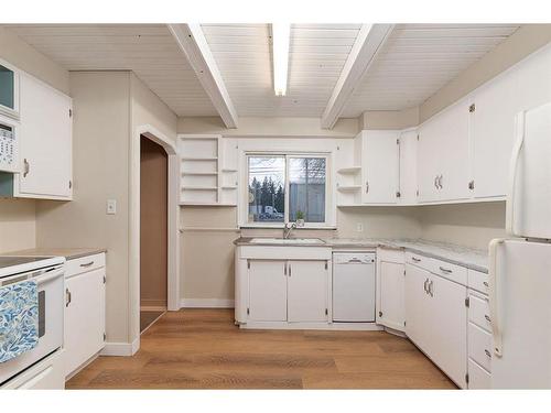 4629 45 Street, Lloydminster, SK - Indoor Photo Showing Kitchen