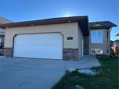 7307 40 Street, Lloydminster, AB - Outdoor