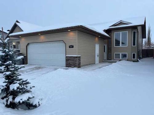 7307 40 Street, Lloydminster, AB - Outdoor