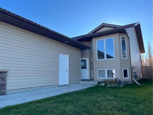 7307 40 Street, Lloydminster, AB - Outdoor