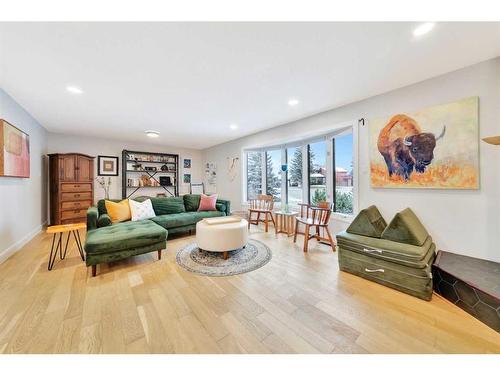 3912 53 Avenue, Lloydminster, AB - Indoor Photo Showing Living Room