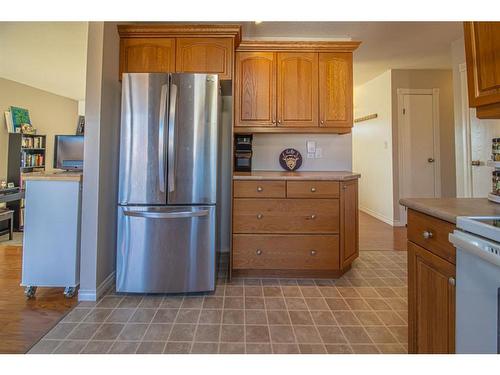 305 4 Avenue Crescent, Wainwright, AB - Indoor Photo Showing Kitchen