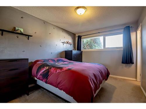 305 4 Avenue Crescent, Wainwright, AB - Indoor Photo Showing Bedroom