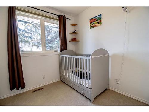 305 4 Avenue Crescent, Wainwright, AB - Indoor Photo Showing Bedroom