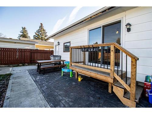 305 4 Avenue Crescent, Wainwright, AB - Outdoor With Deck Patio Veranda With Exterior